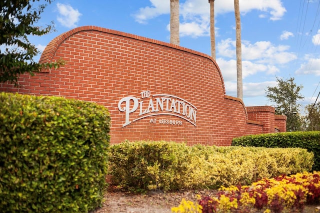 view of community / neighborhood sign