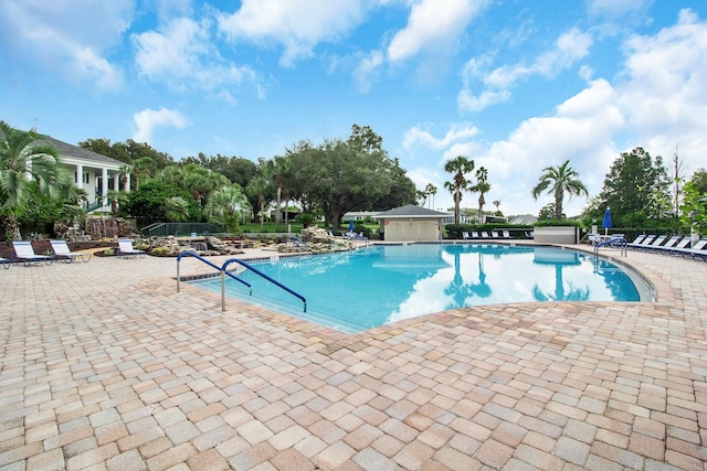 view of swimming pool featuring a patio