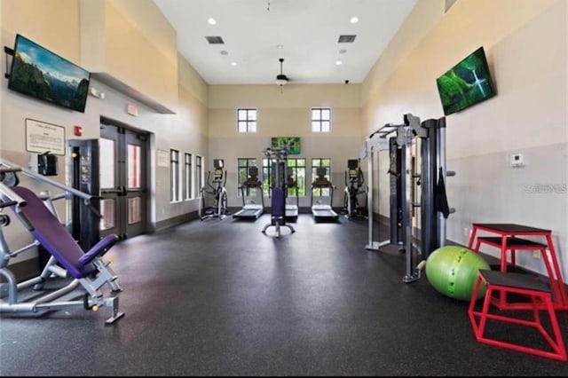 gym with visible vents, baseboards, and recessed lighting