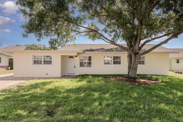 ranch-style home with a front yard