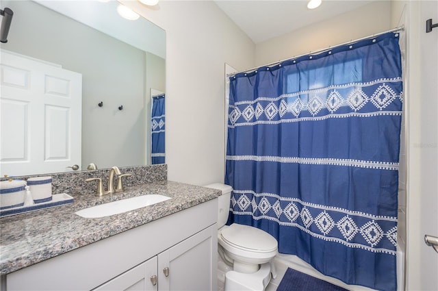 bathroom with a shower with shower curtain, vanity, and toilet