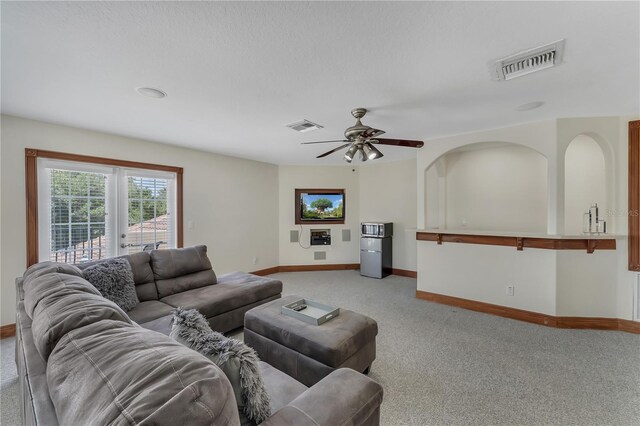 carpeted living room featuring ceiling fan