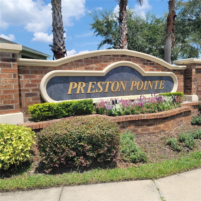 view of community / neighborhood sign