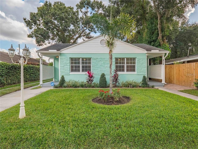 view of front of property with a front yard