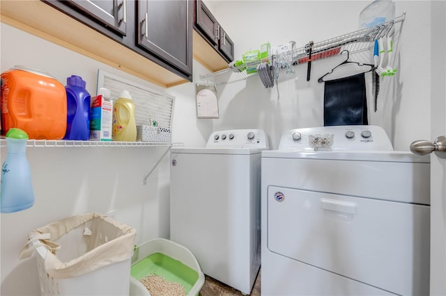 washroom featuring cabinets and washing machine and dryer