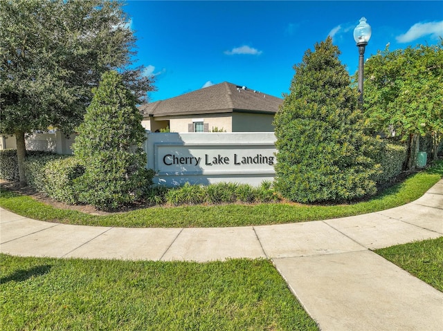 view of community / neighborhood sign