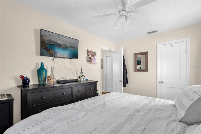 bedroom with ceiling fan