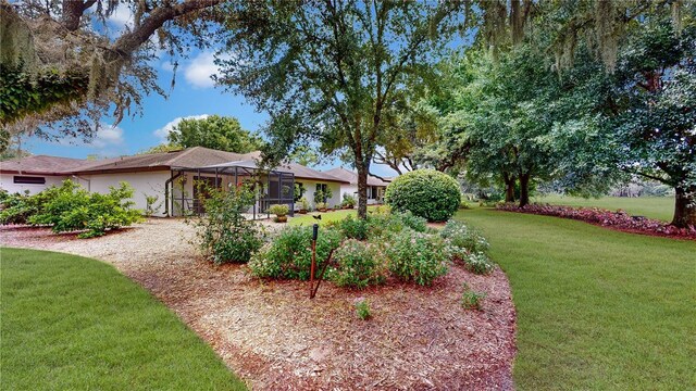 view of front of house featuring a front lawn