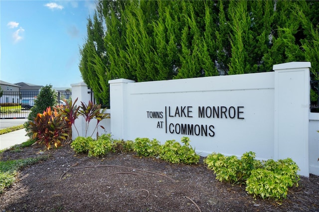 view of community / neighborhood sign