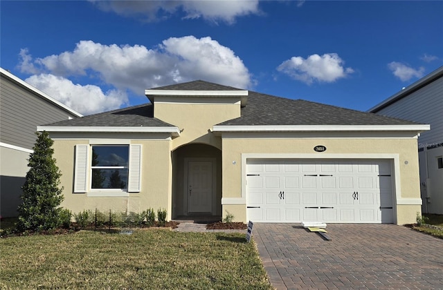 view of front of house featuring a front yard and a garage