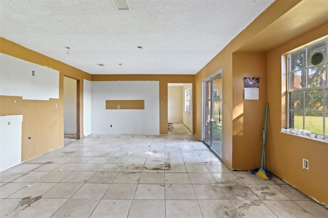 spare room featuring a textured ceiling