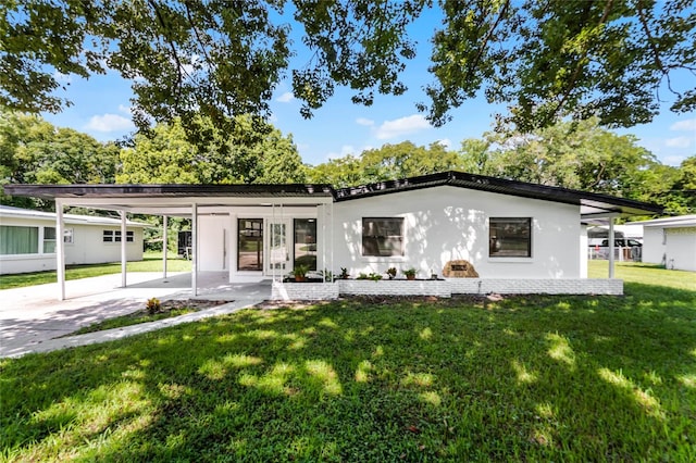 view of front facade featuring a carport and a front yard