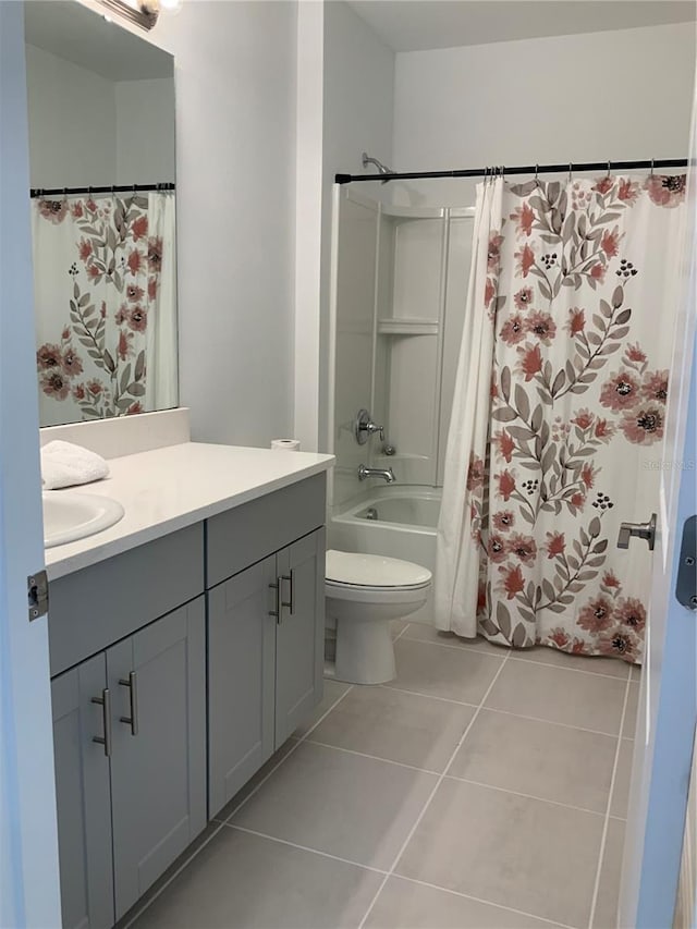 5639 Costa Blanca Way, Davenport, FL 33897 - full bath featuring tile patterned flooring, vanity, shower / bath combo, and toilet