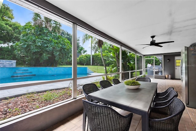 sunroom featuring ceiling fan