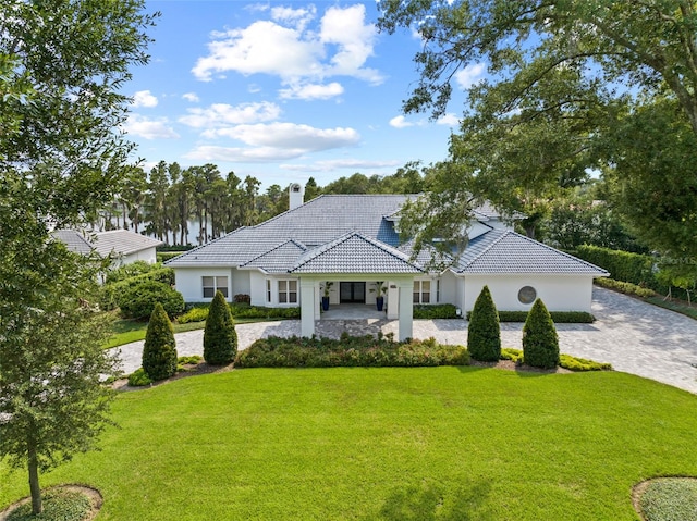 view of front of home featuring a front lawn