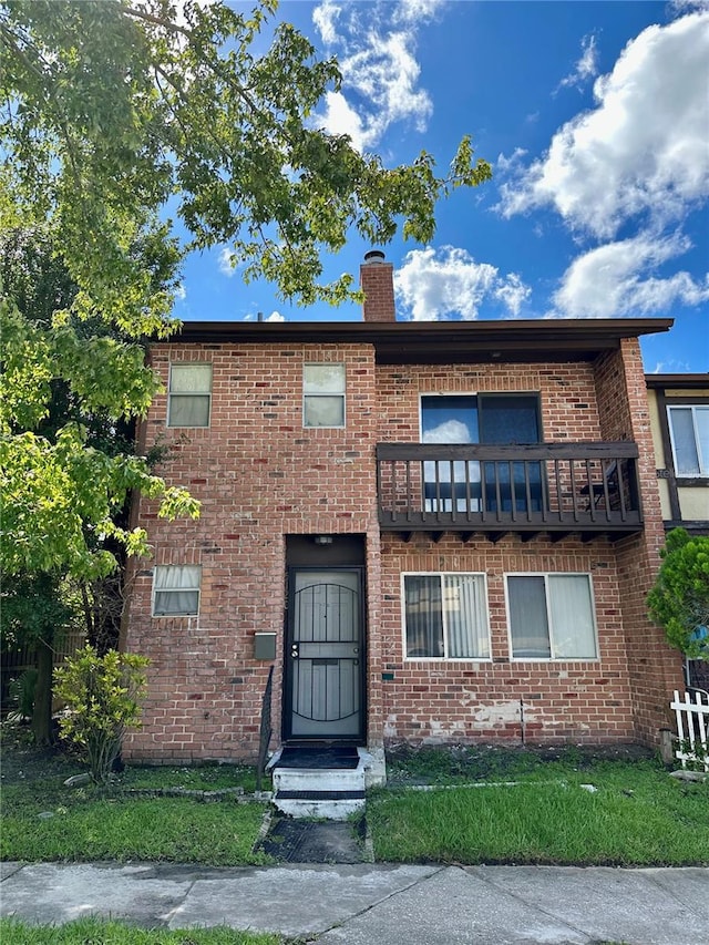 view of front of home featuring a balcony