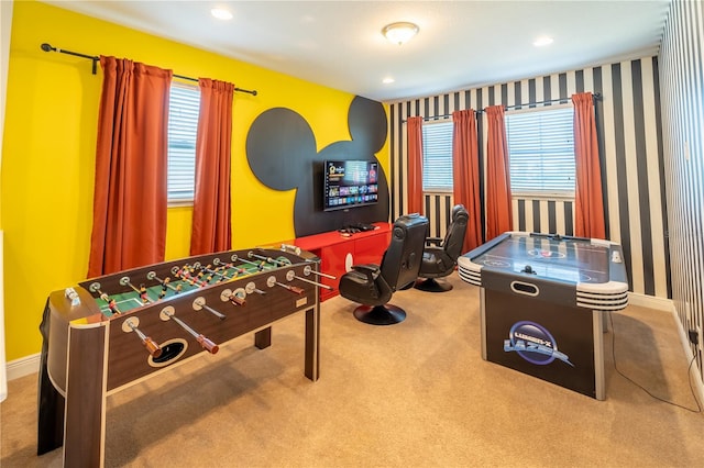 recreation room with carpet