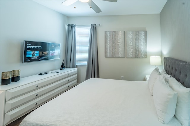 bedroom with ceiling fan