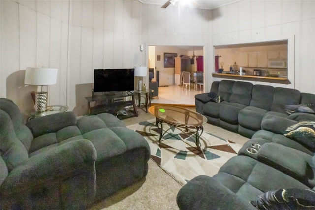 living area featuring ceiling fan