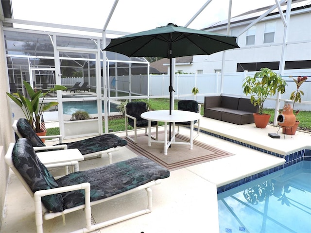 320 Henley Cir, Davenport, FL 33896 - sunroom / solarium featuring an outdoor hangout area