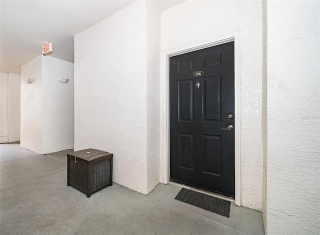 property entrance featuring a porch