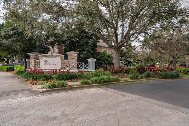 view of community / neighborhood sign