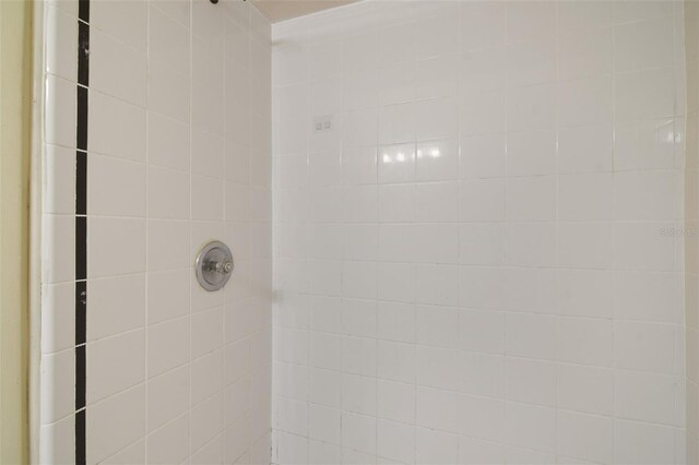 details with a tile shower