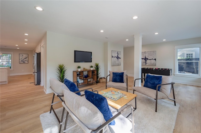 living room featuring light wood-style floors, plenty of natural light, and recessed lighting