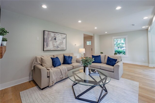 living room featuring light wood-style floors, recessed lighting, and baseboards