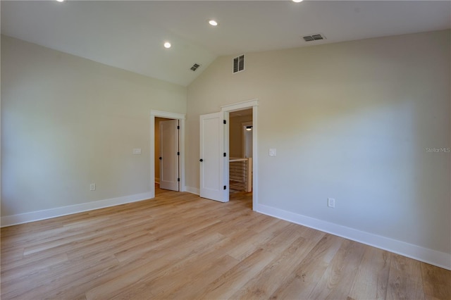 empty room featuring light wood-style floors, baseboards, visible vents, and recessed lighting