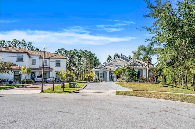 view of front facade featuring a front yard