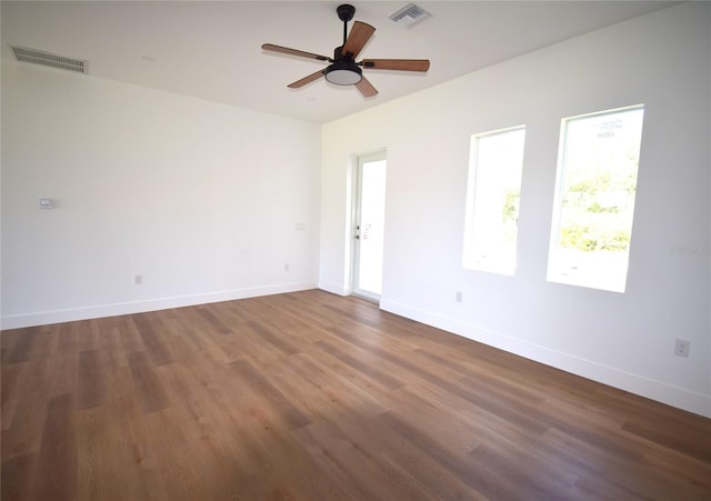 spare room with dark wood-type flooring and ceiling fan