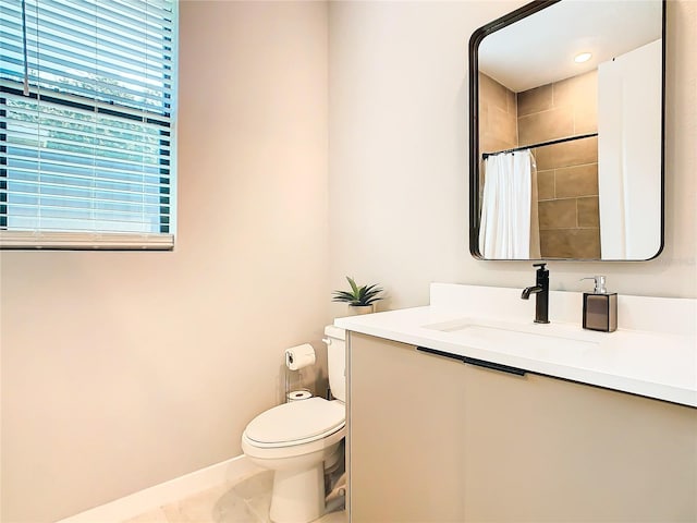 bathroom with a shower with curtain, vanity, and toilet