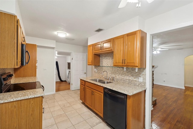 kitchen featuring stainless steel appliances, light hardwood / wood-style floors, tasteful backsplash, sink, and ceiling fan