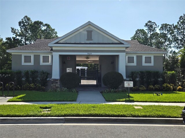 view of front of property with a front yard