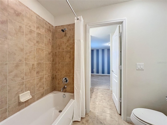 bathroom featuring toilet, shower / tub combo, and baseboards