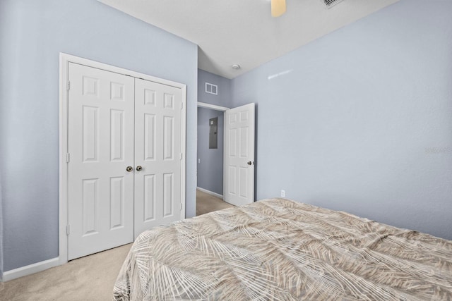 carpeted bedroom featuring ceiling fan and a closet