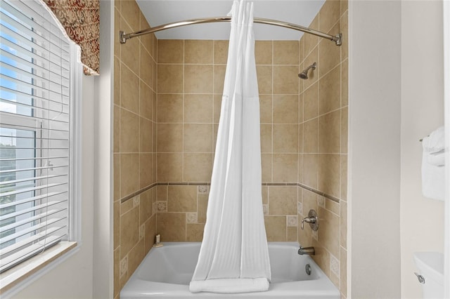 bathroom with shower / tub combo