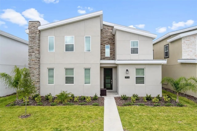 view of front of property featuring a front lawn