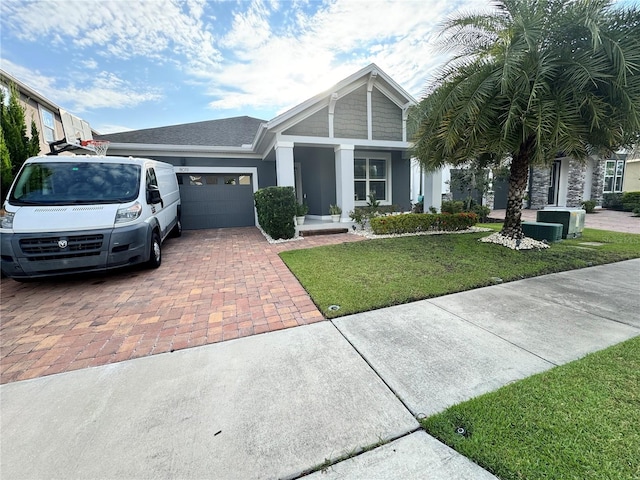 view of front facade featuring a front lawn and a garage