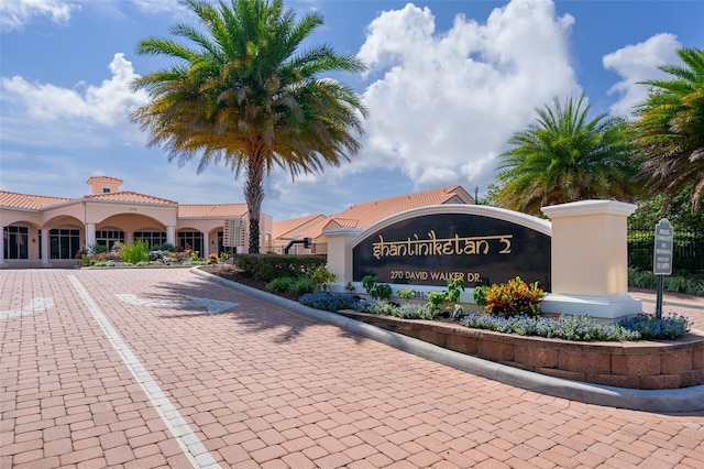 view of community / neighborhood sign