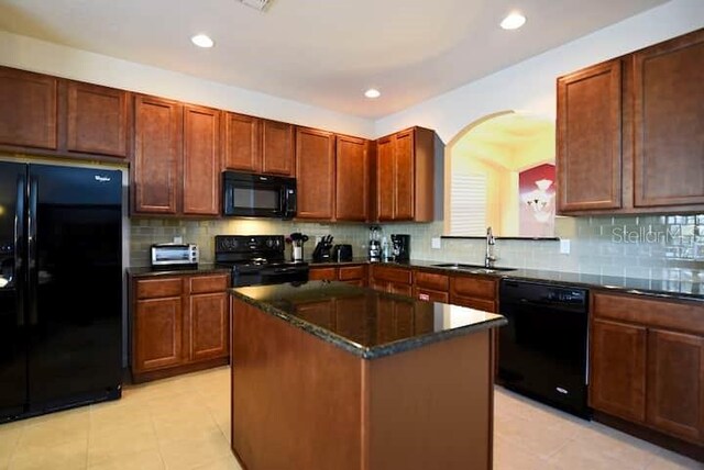 401 Cabello Dr, Davenport, FL 33837 - kitchen with black appliances, a sink, tasteful backsplash, a center island, and recessed lighting