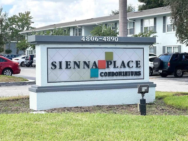 view of community / neighborhood sign