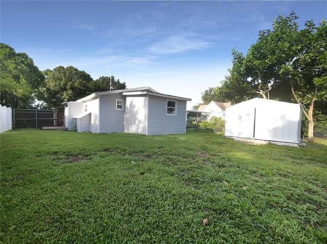 view of yard with a storage unit