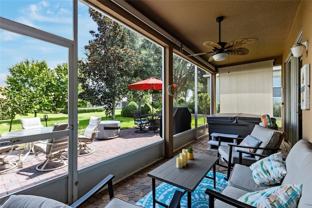 sunroom with ceiling fan