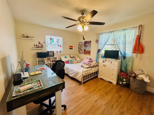 bedroom featuring light wood finished floors and ceiling fan