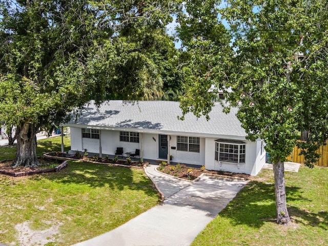 view of front of house with a front lawn