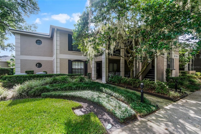 view of front of house with a front lawn