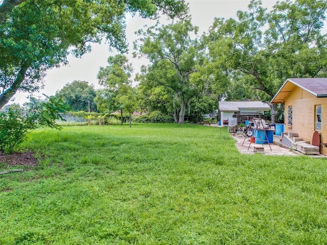 view of yard with a patio