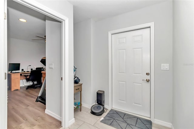 entryway featuring light wood-type flooring and ceiling fan